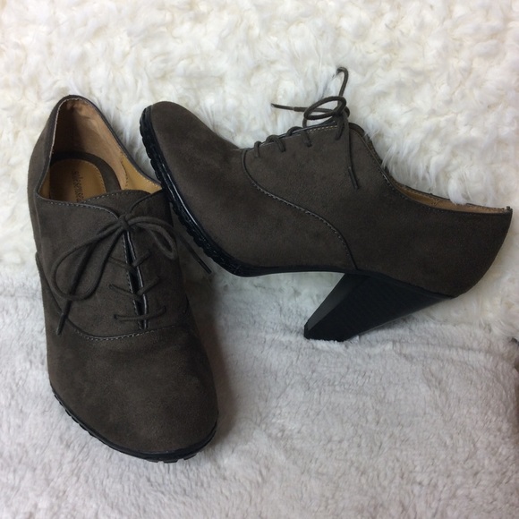 🍁🍁Sole Senseability Suede Lace up Shooties 9 - Picture 4 of 8
